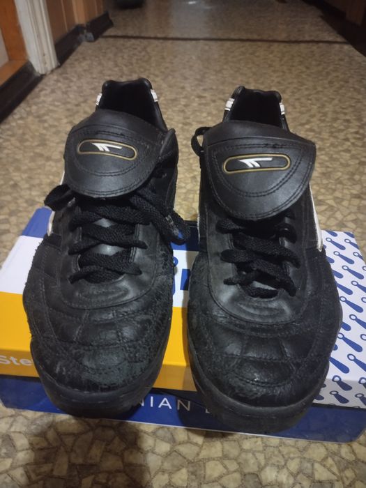 Сороконіжки взуття для футболу