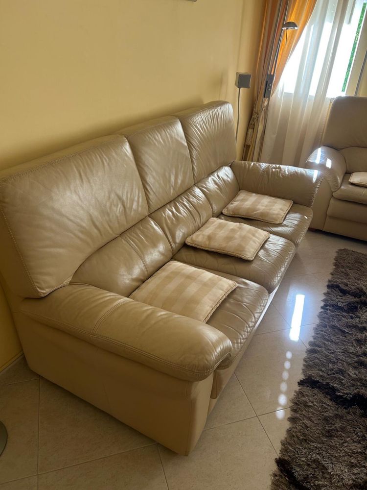 Dois sofas em pele em otimo estado sem transporte