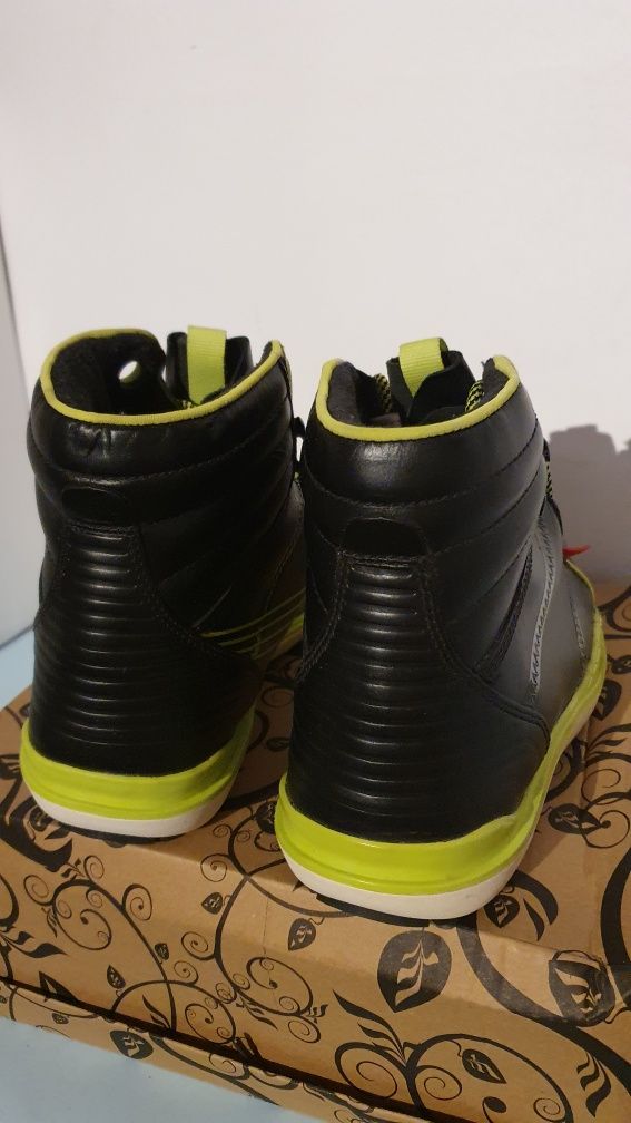 Buty męskie sportowe Puma lekko ocieplane Rozmiar 42 / wkładka 27 cm