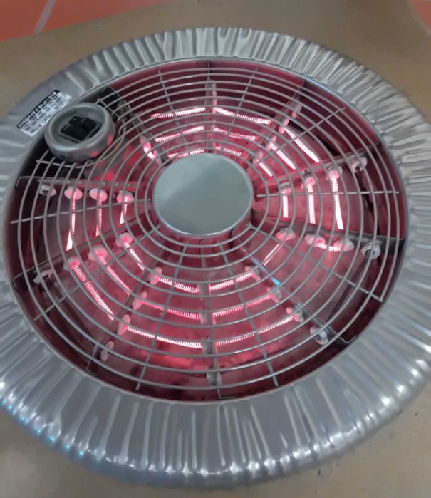 Mesa redonda com braseira elétrica