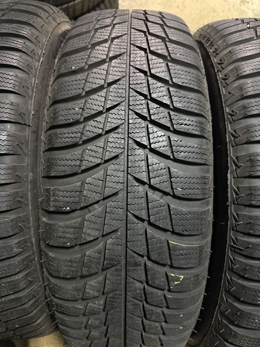 Шины б.у 215 65 R17 Bridgestone Blizzak LM001 99H 4 шт