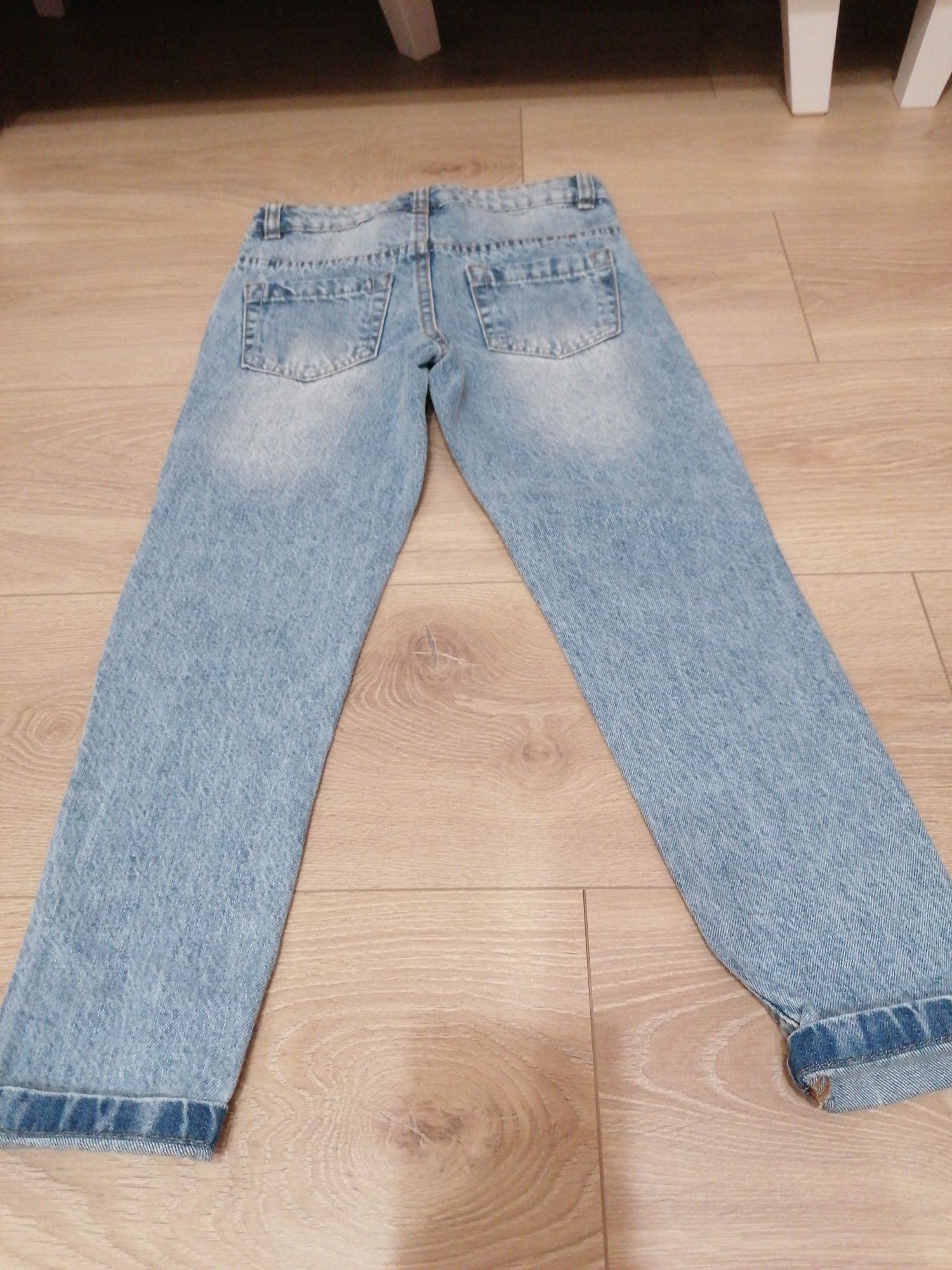 Spodnie dziewczęce rozm 122 jeans z dziurami