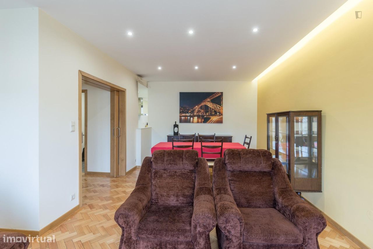 69733 - Quarto com cama de solteiro, com...