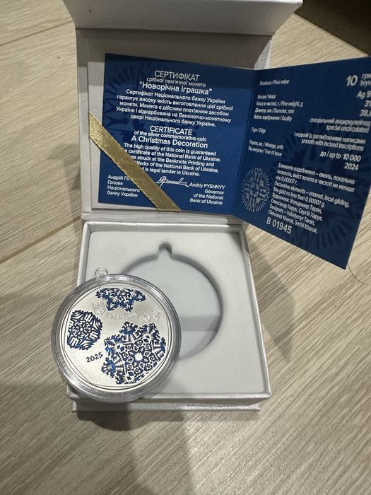 Новорічна іграшка монета