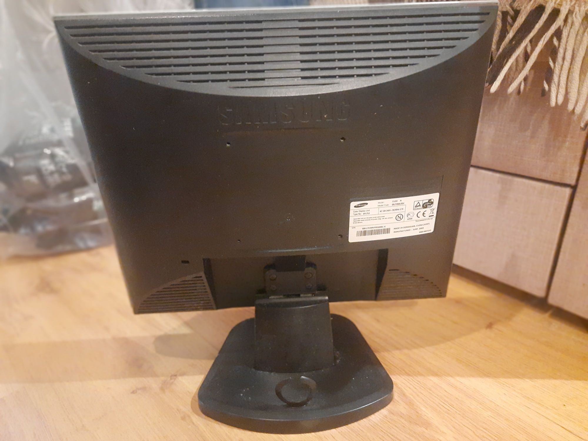 Монитор Samsung Sync Master 710v 17" со шнурами