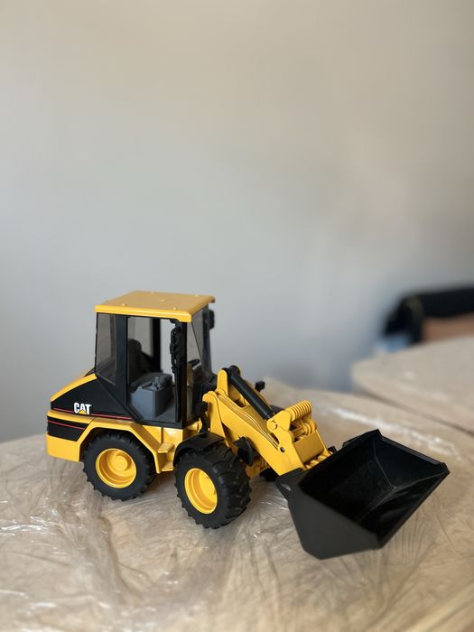 Навантажувач Bruder CAT (35398)