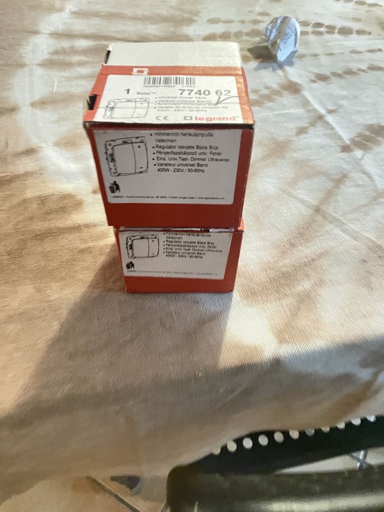 Duas tomadas novas
