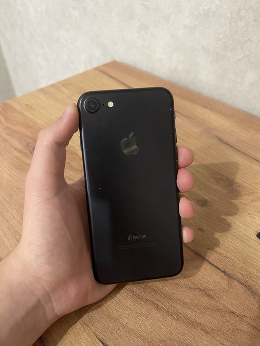 Продам Iphone 7 128