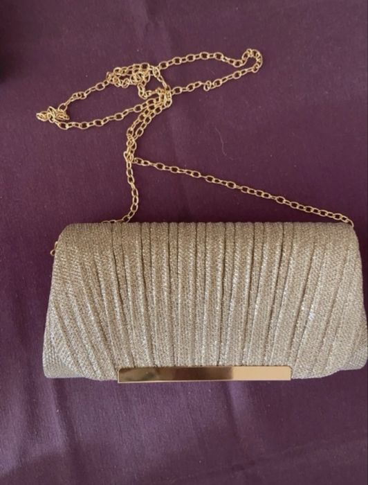 Złota torebka koktajlowa kopertówka