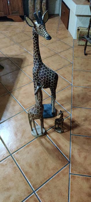Artesanato africano girafas em madeira