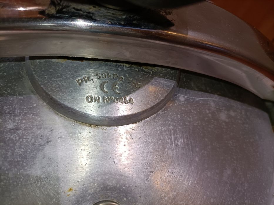 Panela de pressão Celar. 12 litros.
