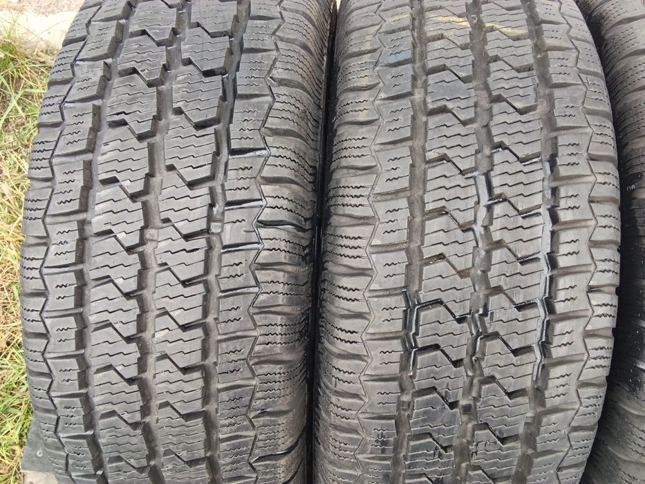 Продам шини б/у 215/65R16C