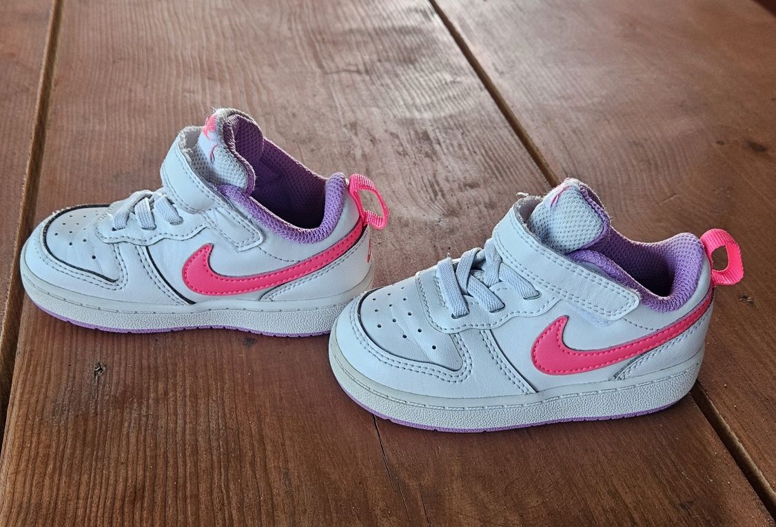 Buciki dla dziewczynki Nike 22