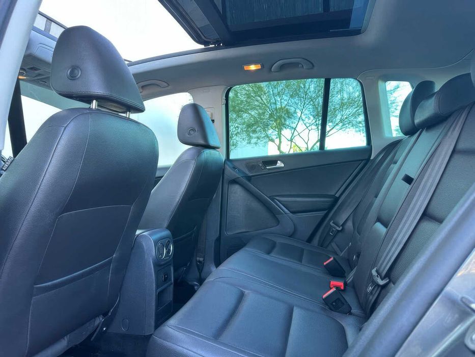 Volkswagen Tiguan SE      2015