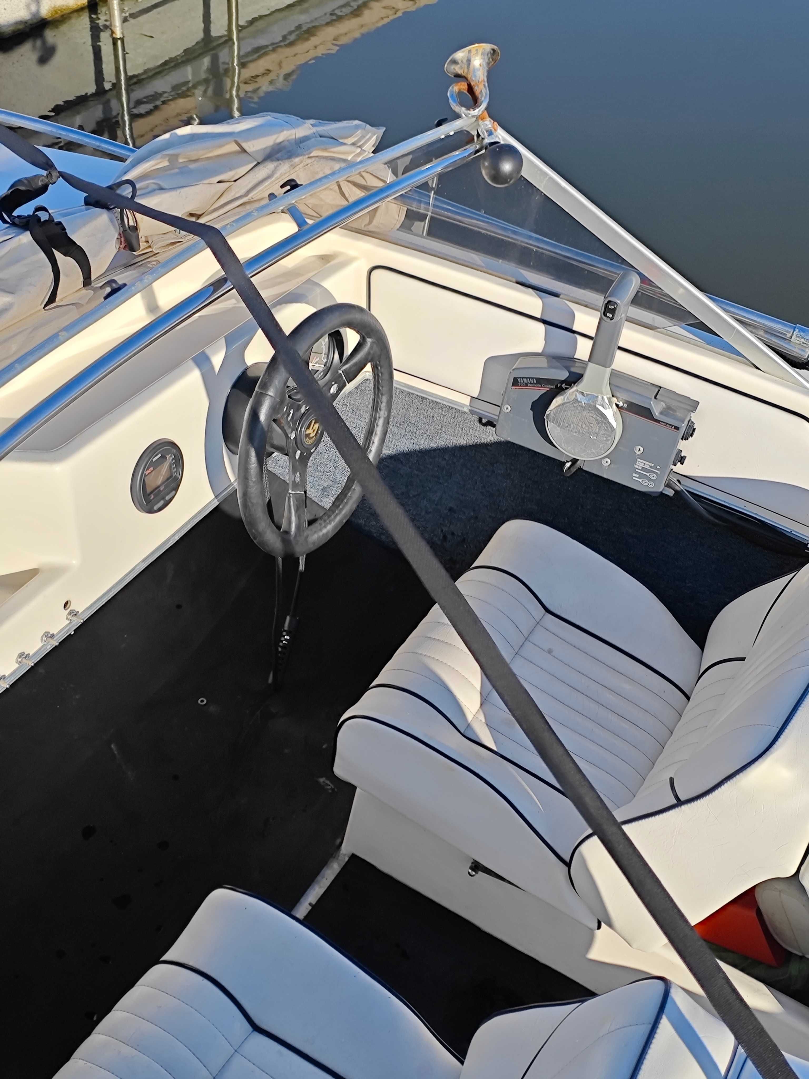Barco de recreio de 6 lugares