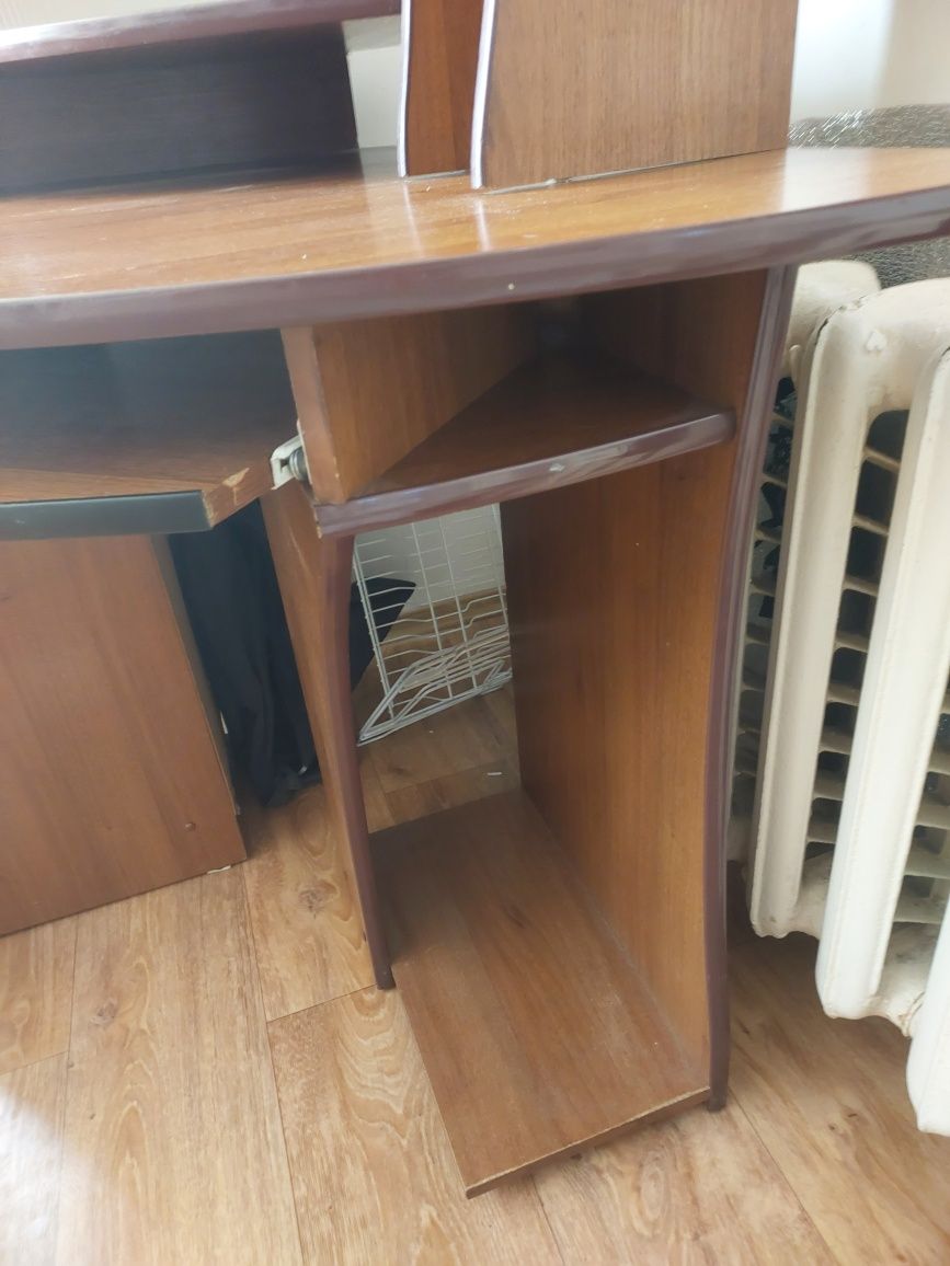 Угловой компьютерный стол ~103х103 см