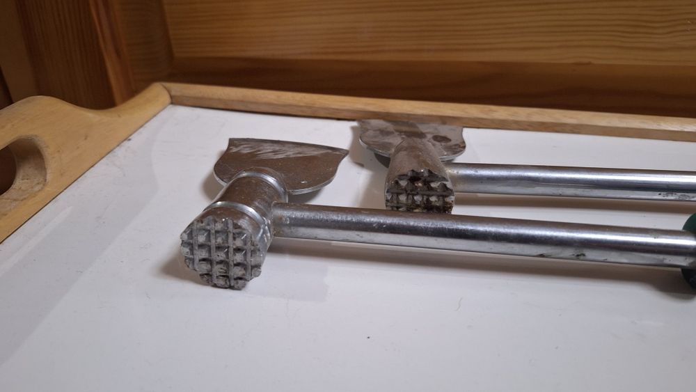 Топоріки , рогатка, штопор