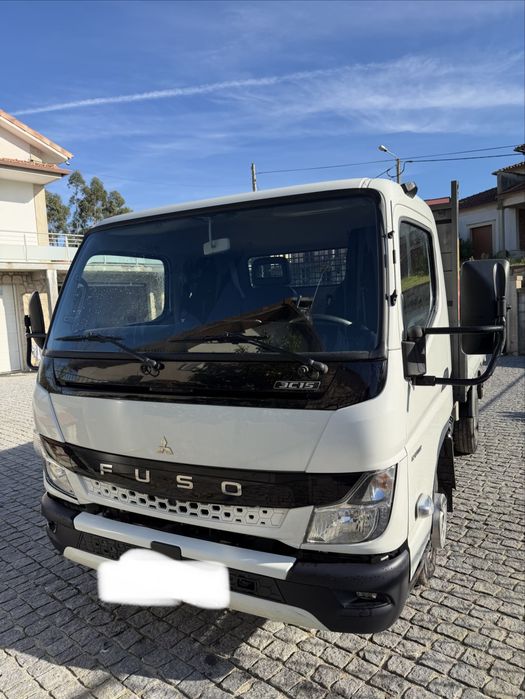 Mitsubishi  Fuso  ligeira com bascula