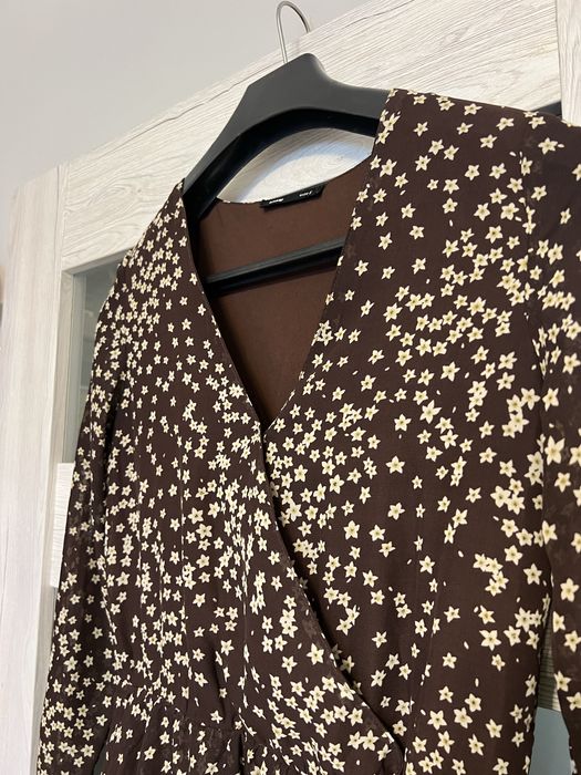 Sukienka z kwiatami Sinsay