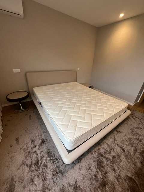 Cama de casal 2m por 1.60m