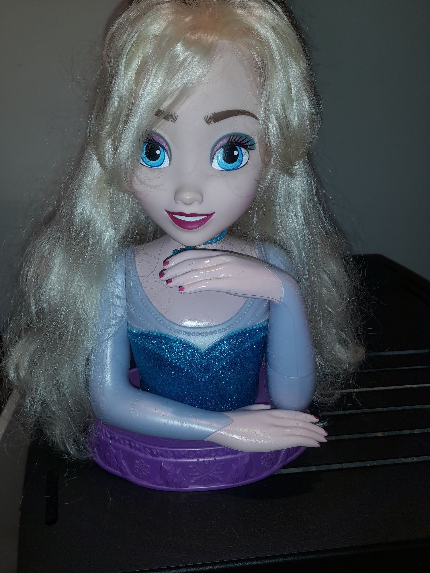 Boneca FROZEN como nova.