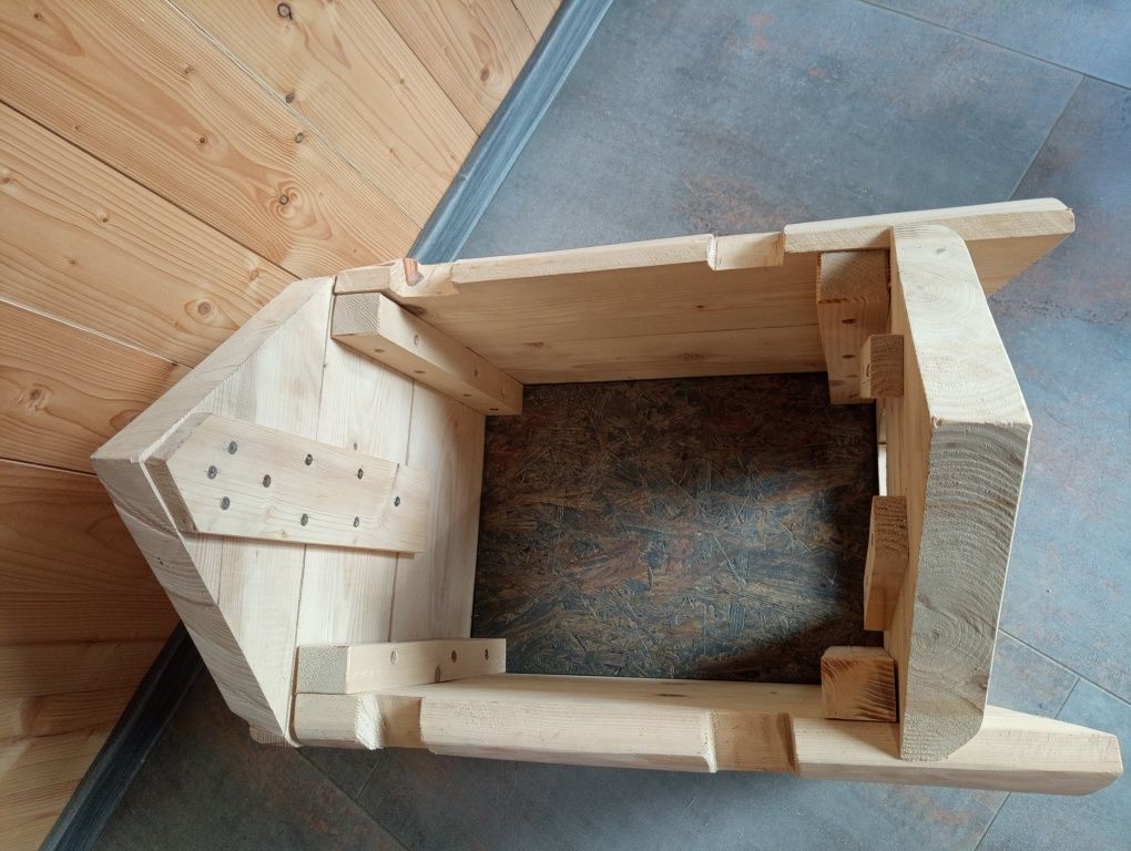Buda domek drewniany dla psa styl góralski