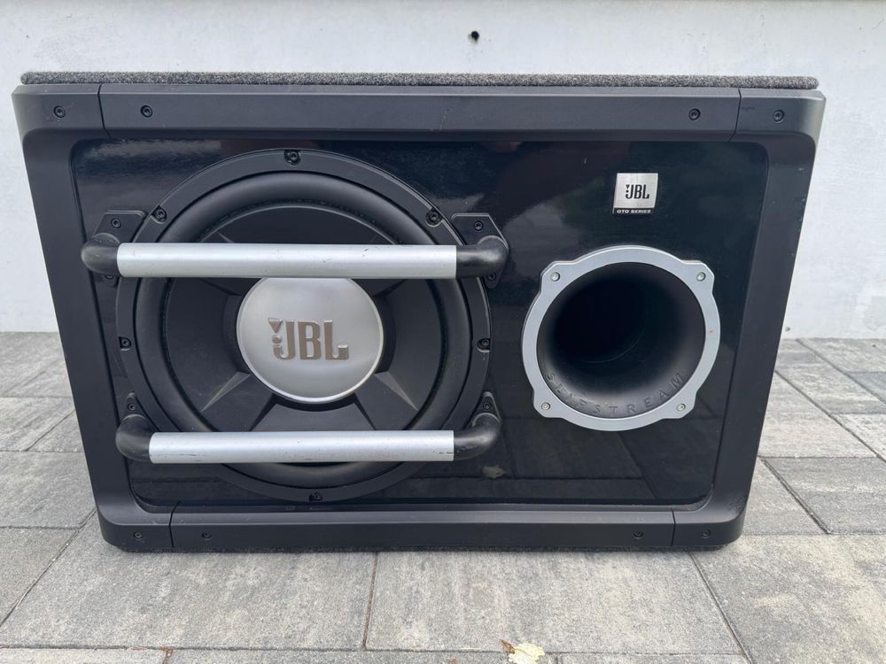 Subwoofer i wzmacniacz JBL