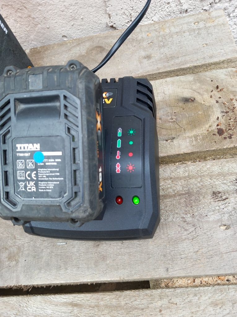 Ładowarka Titan 18V li-ion TXP standard