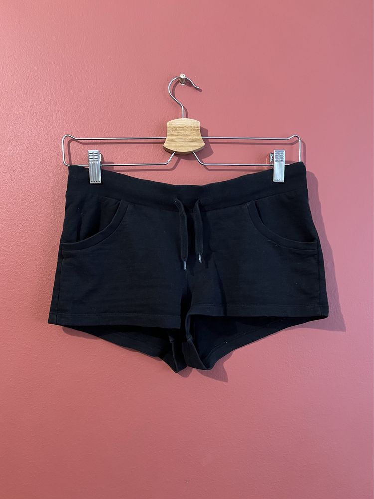 krótkie spodenki dresowe sportowe domowe czarne H&M Divided 34