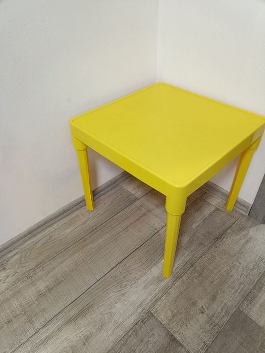 Продам дитячий столик