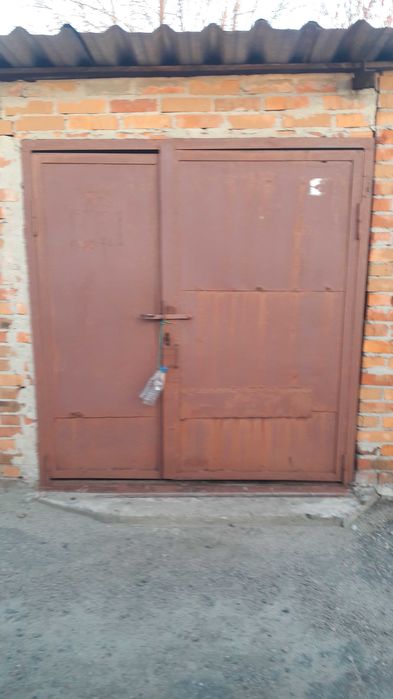 Продам капітальний похідний погріб у гаражному кооперативі