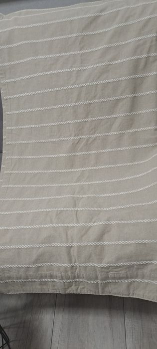 Zasłony beżowe w biale paseczkii