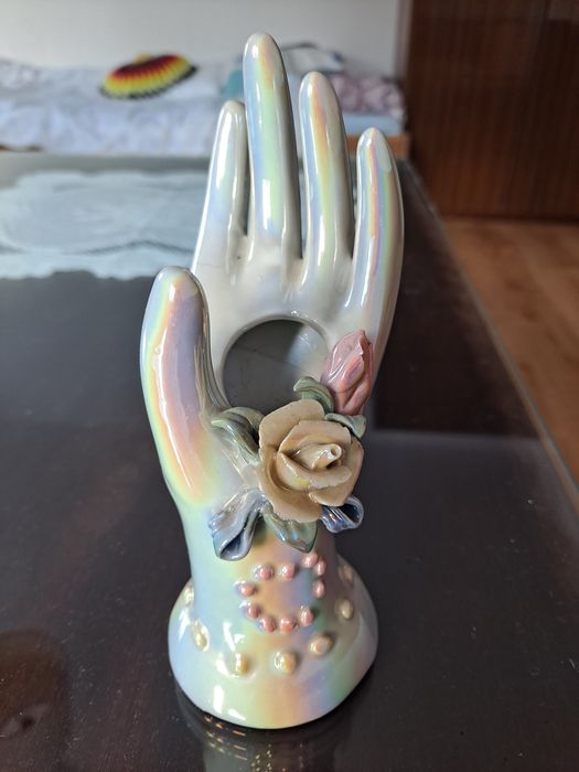 Stojak/ ręka na biżuterię pierścionki