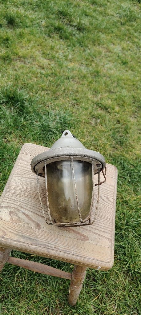 Lampa przemysłowa zbrojona
