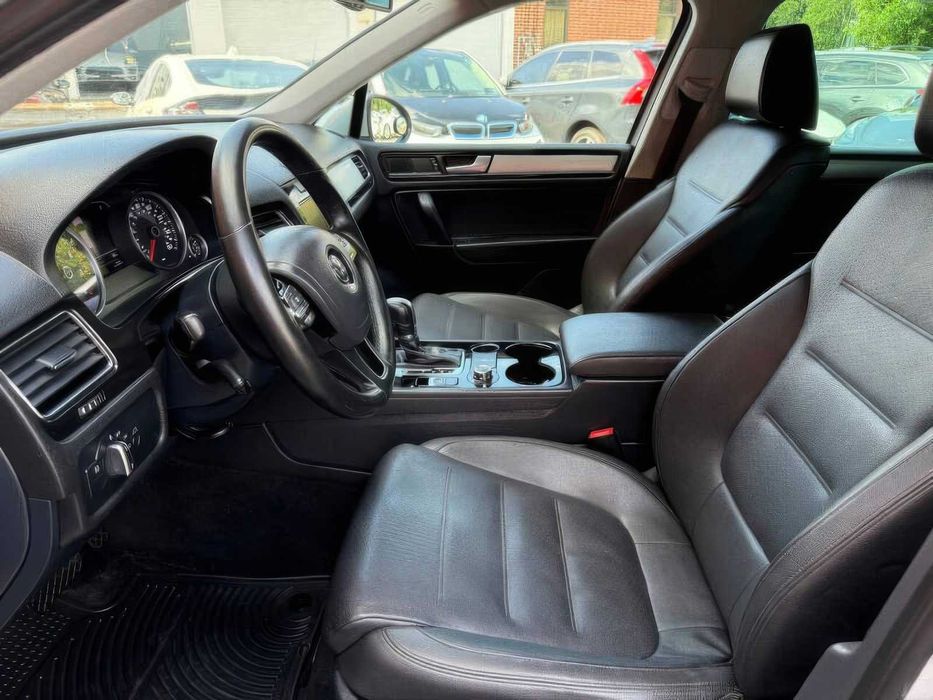 Volkswagen Touareg      2013