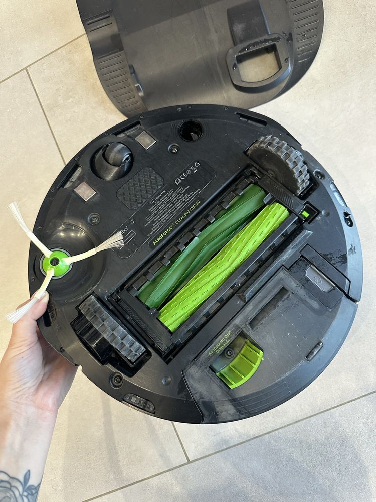 Продам  iRobot Roomba i7