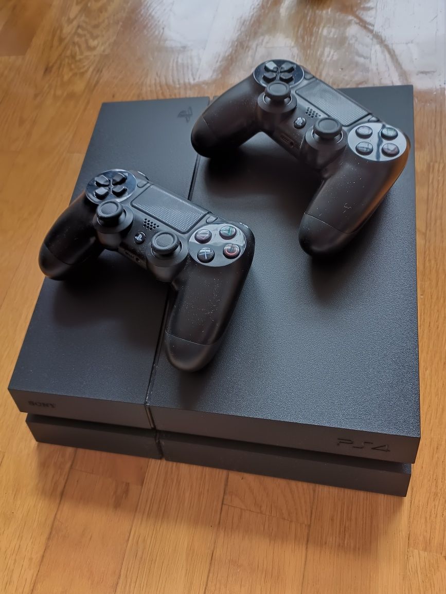 Consola PS4 1TB + 2 comandos