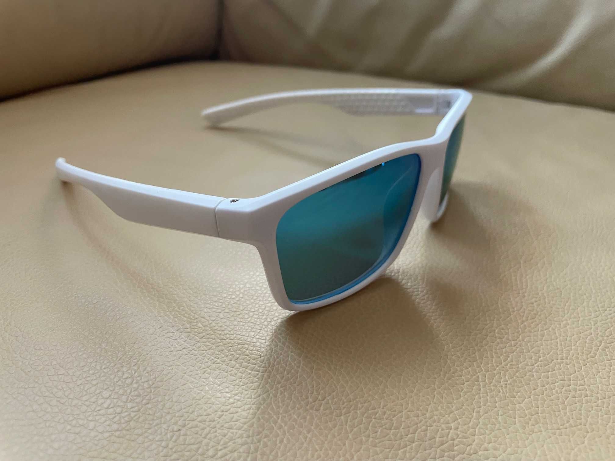 Okulary przeciwsłoneczne białe niebieskie szkła styl Oakley