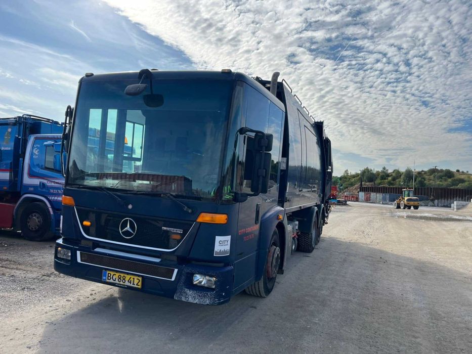 Smieciarka Mercedes-benz	Econic-Euro 5 z 2010 roku