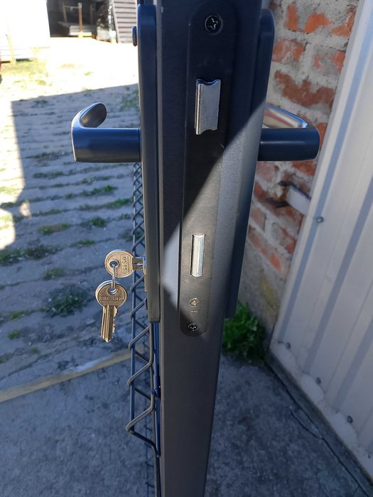 Brama wjazdowa dwuskrzydłowa panelowa 5m plus furtka