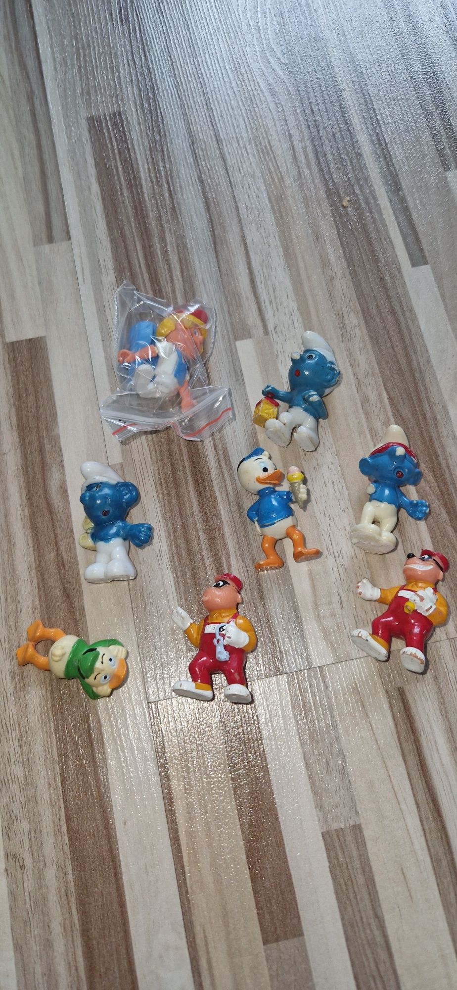 Figurki kinder niespodzianka smerfy i inne