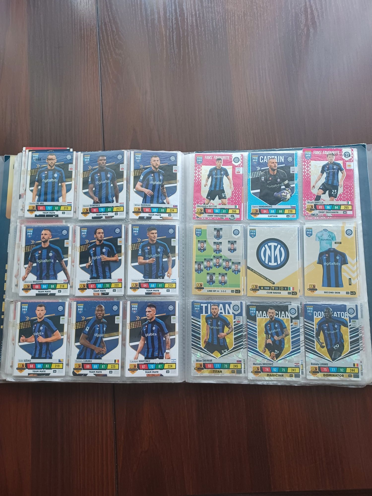 Album plus 422 karty Panini Adrenalyn XL Panini Fifa2023