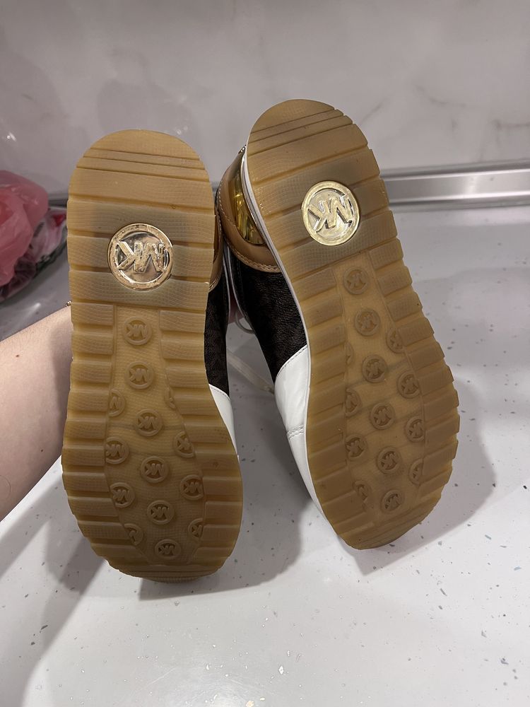 Жіночі кросівки Michael Kors