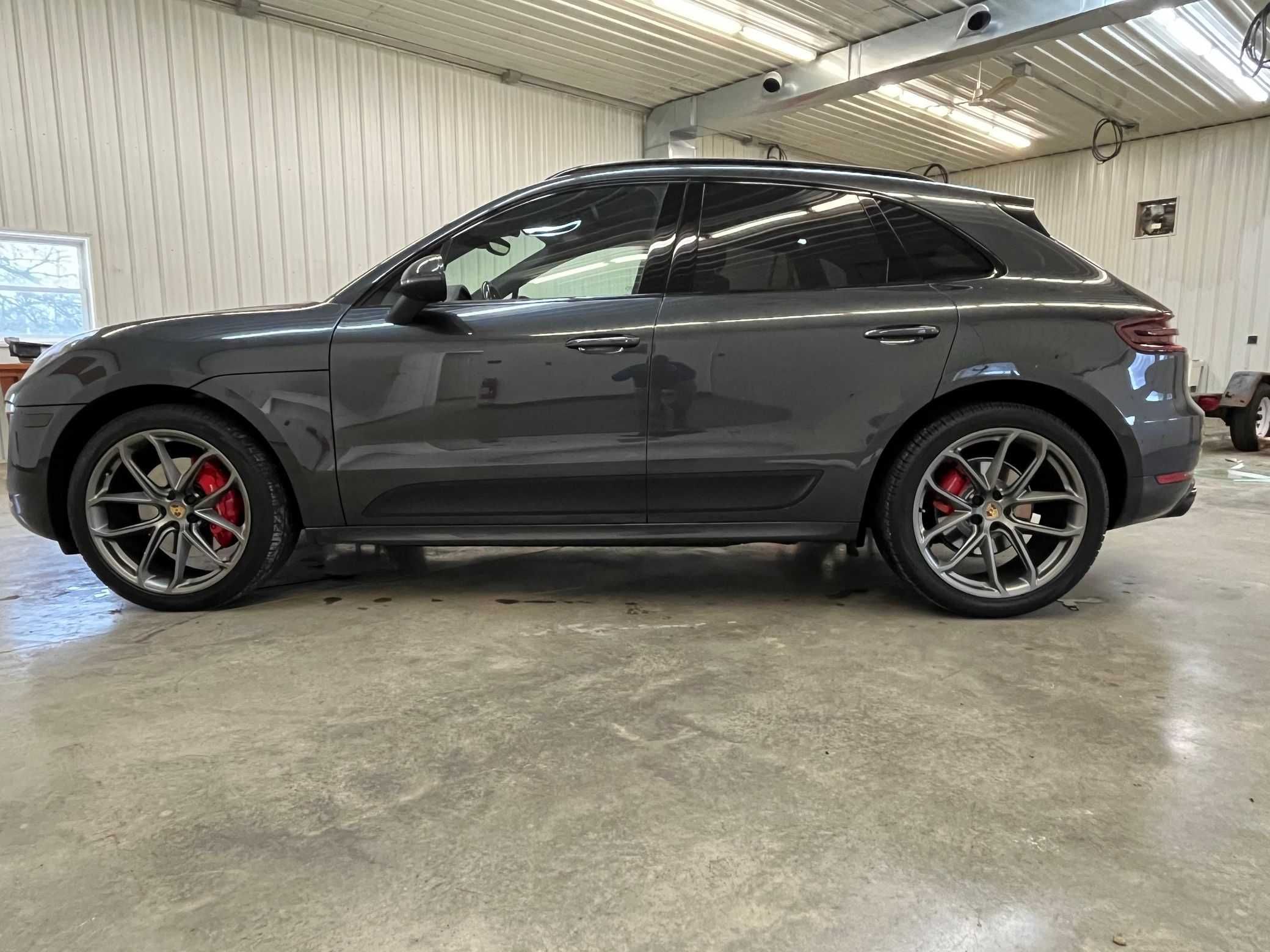 Кросовер Porsche Macan GTS 2018 року