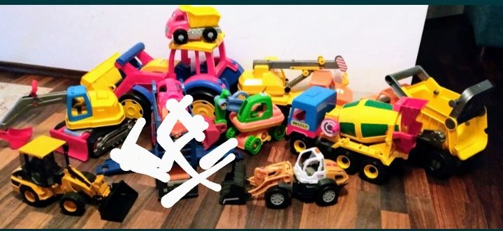 zabawki jezdzace wieksze auta-d. zestaw-Przedszkole/żłobek/klubik mal.