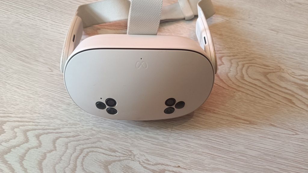 Meta Quest 3S (без маски та контролерів) — VR гарнітура з підтримкою у