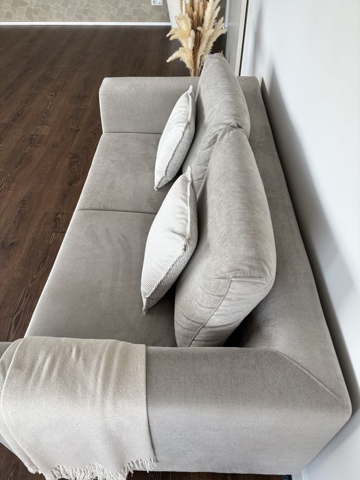 Sofa 3 lugares em tecido aveludado,