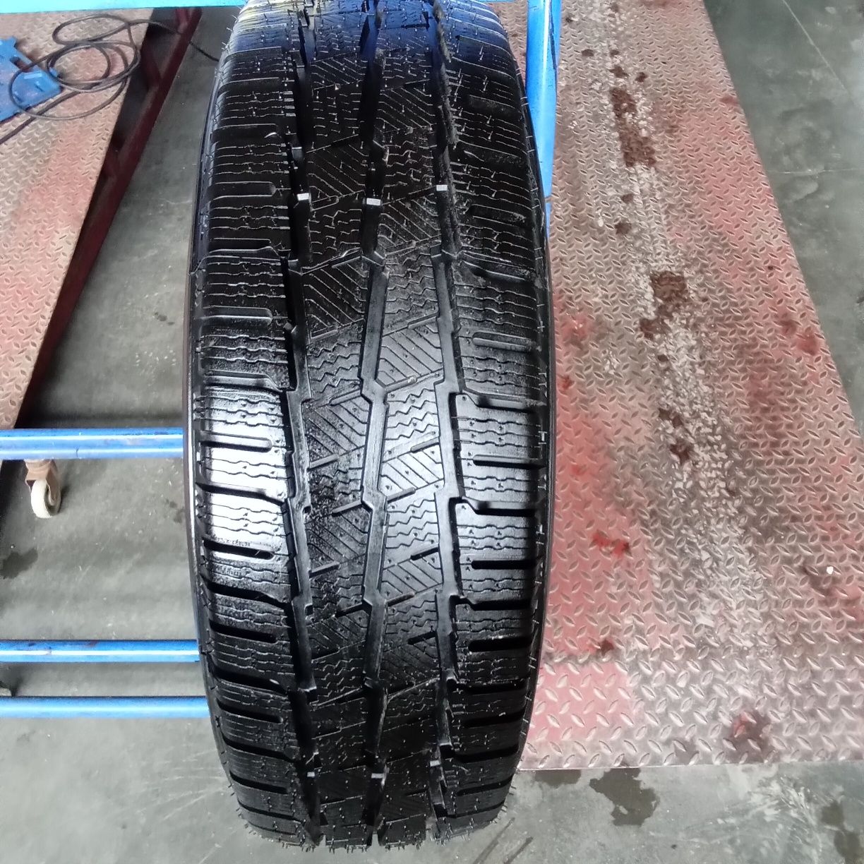 225/75R16C  121/120 Michelin Agilis Alpine / x1szt