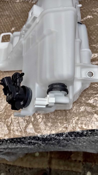 Mazda CX-50. Насос бачок омивача скла. Оригінал