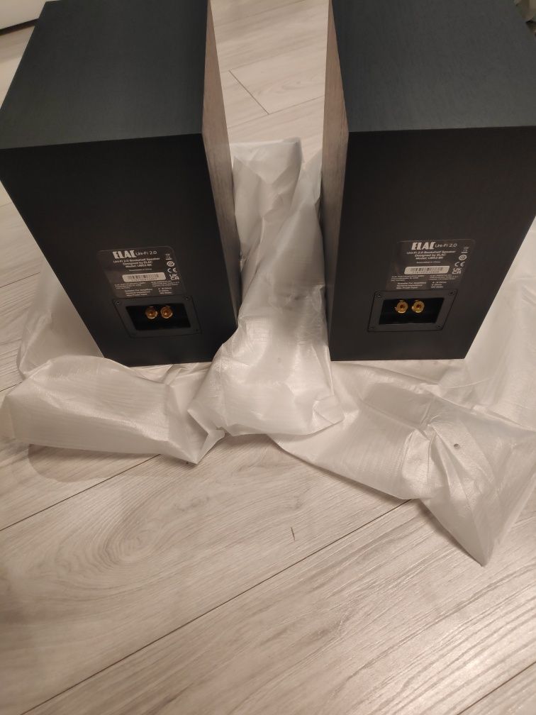 Elac Uni-Fi 2.0 UB52 to 3-drożna kolumna podstawkowa